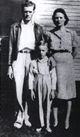 Vernon, Gladys and Elvis 1941